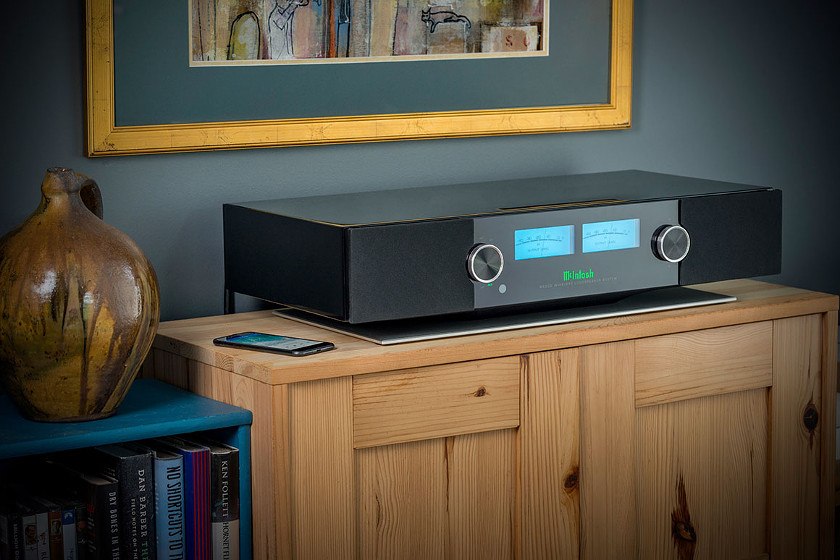 McIntosh RS200 Lifestyle Music