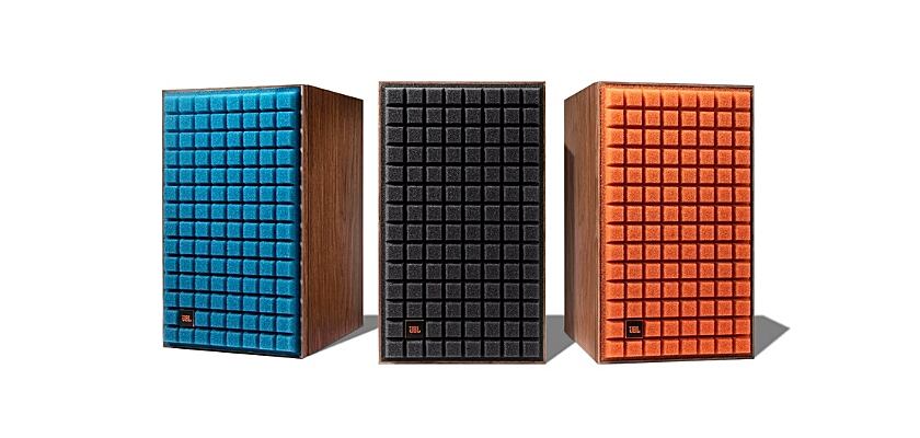 Die JBL L52 Classic Lautsprecher wird es in drei Farben geben (Blau, Schwarz, Orange v. l.)