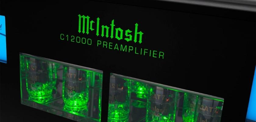 Das klassische Design sowie überzeugende Technik machen den McIntosh C12000 so interessant