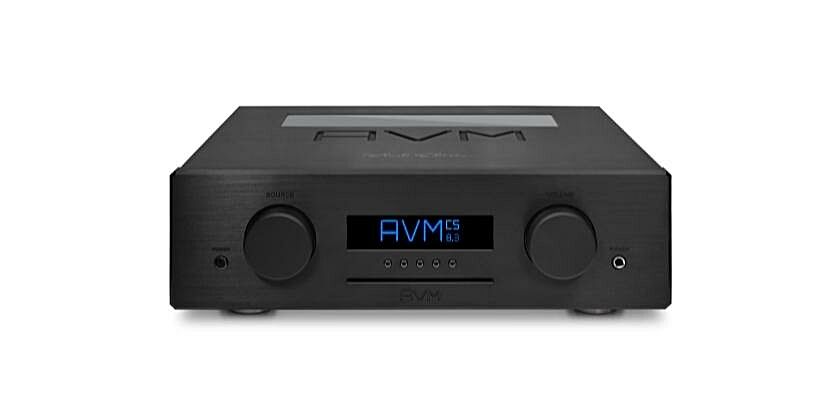 Der neue AVM OVATION CS 8.3 in der Black Edition ist ab April erhältlich