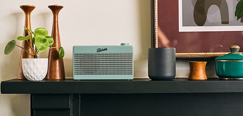 Roberts Radio Rambler Mini in Leaf Green